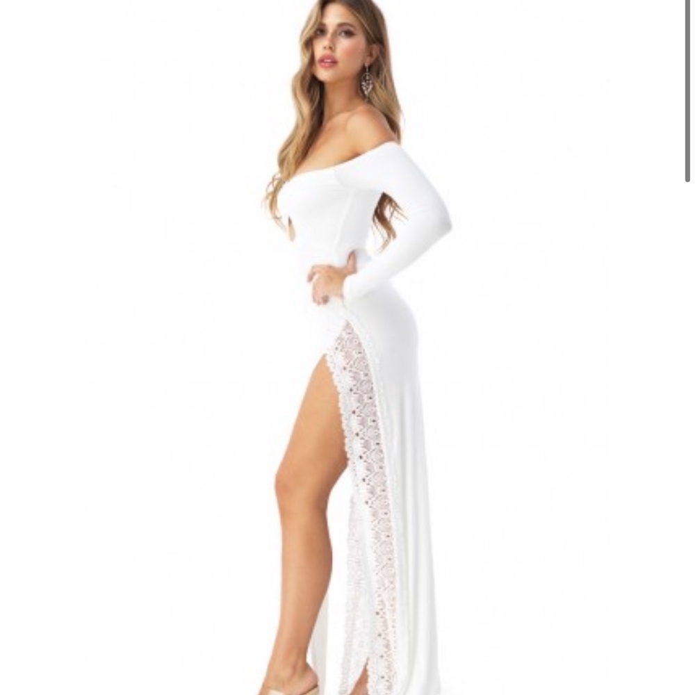 Long sleeve off the shoulder leg baring white maxi dress size small